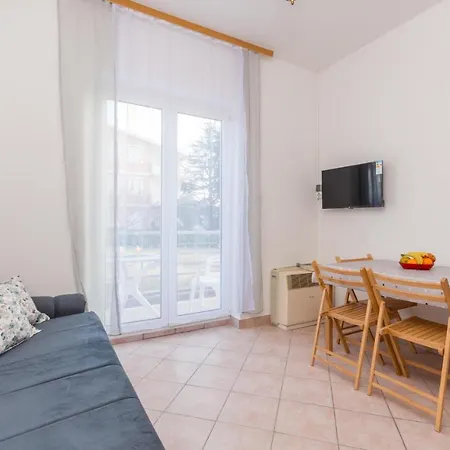 Awesome In W/ 1 Bedrooms Sveti Filip i Jakov