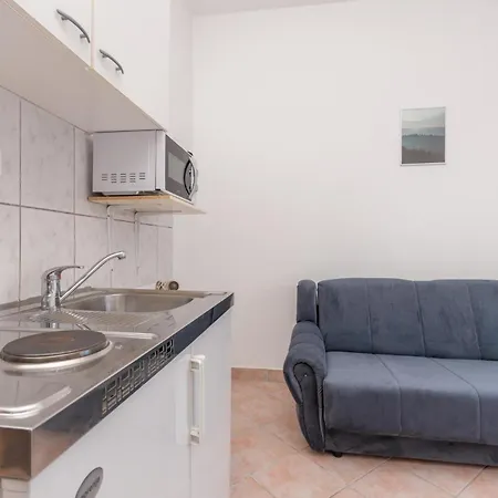 Awesome In W/ 1 Bedrooms
