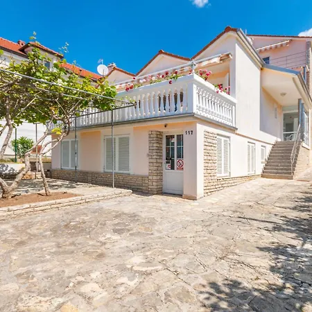 Awesome In W/ 1 Bedrooms Apartment Sveti Filip i Jakov